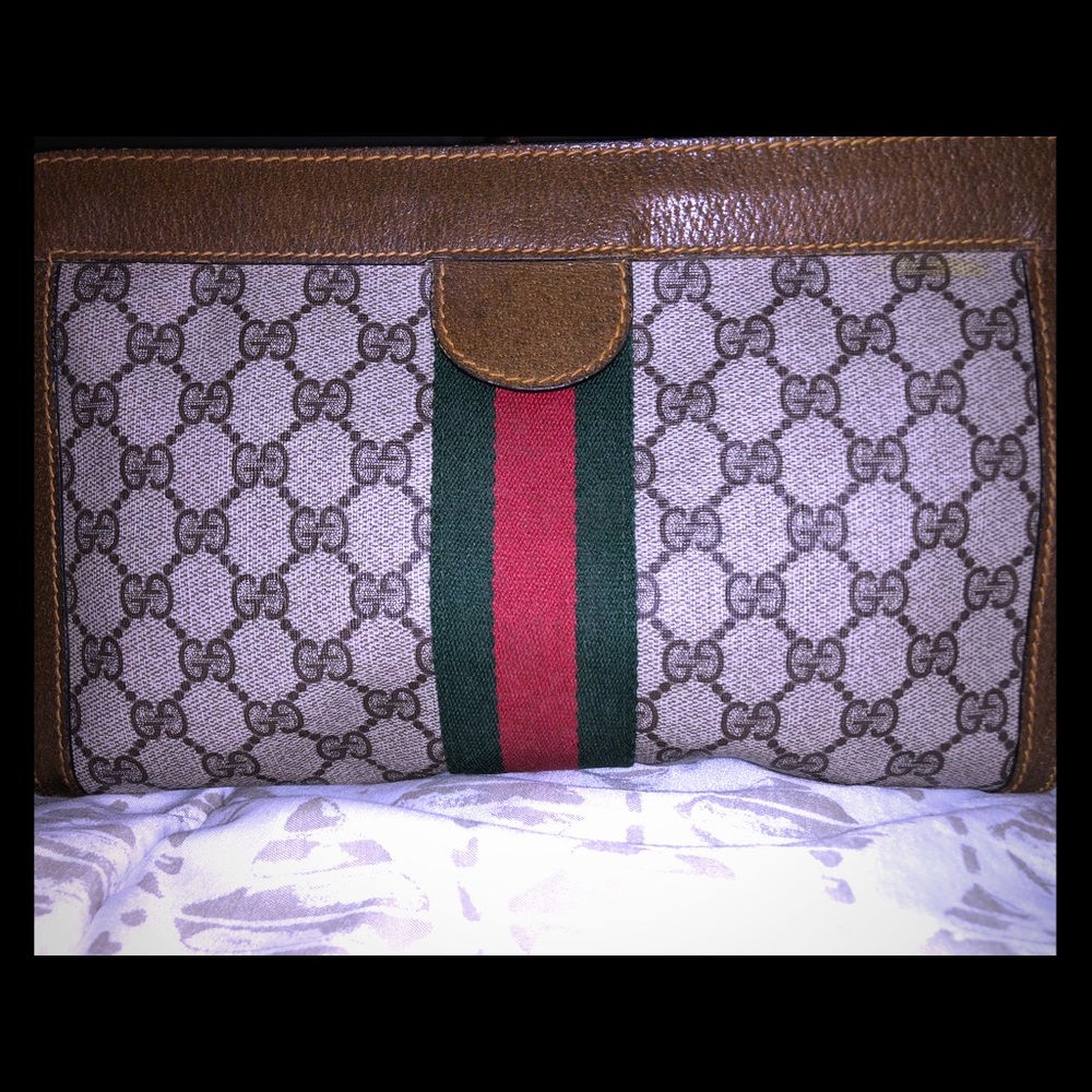 Additional inside pic of Gucci clutch